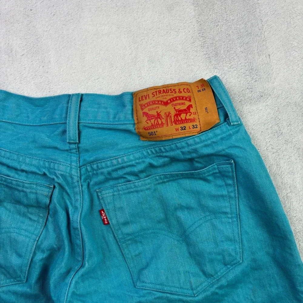 Levis **colors may